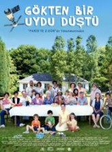 Gökten Bir Uydu Düştü (2011) afişi Gökten Bir Uydu Düştü (2011) afişi