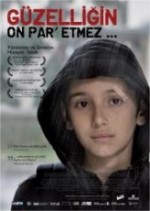 Güzelliğin On Par' Etmez (2012) afişi Güzelliğin On Par' Etmez (2012) afişi