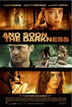 Karanlık Yakında (2010) afişi