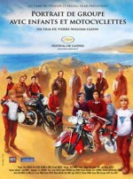 Portrait De Groupe Avec Enfants Et Motocyclettes (2009) afişi