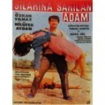 Silahına Sarılan Adam Silahına Sarılan Adam