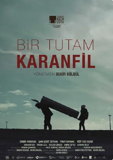 Bir Tutam Karanfil (2023) afişi Bir Tutam Karanfil (2023) afişi