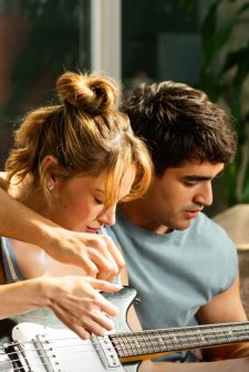 Bize Bir Şey Olmaz (2026) afişi