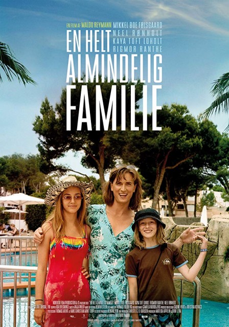 En helt almindelig familie (2020) afişi En helt almindelig familie (2020) afişi