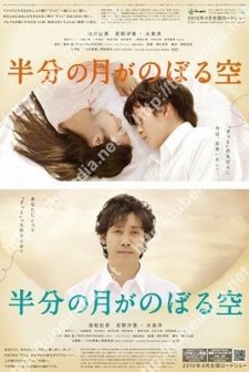 Hanbun No Tsuki Ga Noboru Sora (2010) afişi