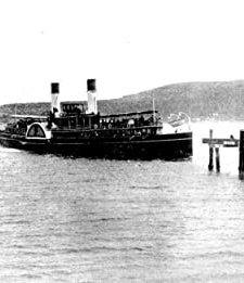 Passengers Alighting From Ferry Brighton At Manly (1896) afişi