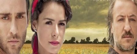 Selvi Boylum Al Yazmalım (2011) afişi Selvi Boylum Al Yazmalım (2011) afişi