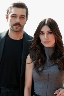 Yıldızlar Bana Uzak (2023) afişi