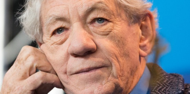 Ian McKellen Sahneden Düşerek Hastaneye Kaldırıldı!