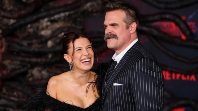 "Stranger Things" Galasıyla David Harbour İmajını Yeniden Şekillendiriyor!