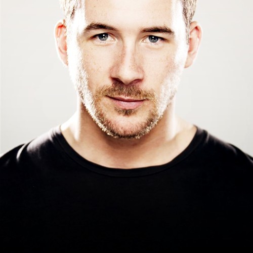Barry Sloane Fotoğrafı