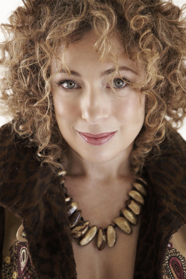 Alex Kingston Fotoğrafları 7