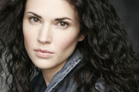 Laura Mennell Fotoğrafları 1