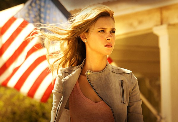 Nicola Peltz Fotoğrafı