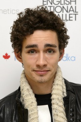 Robert Sheehan Fotoğrafı