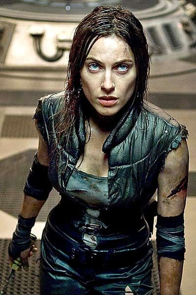 Antje Traue Fotoğrafları 6