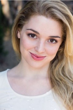 Jennifer Stone Fotoğrafları 44