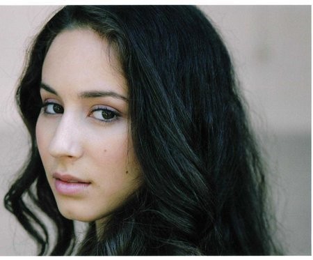 Troian Bellisario Fotoğrafı