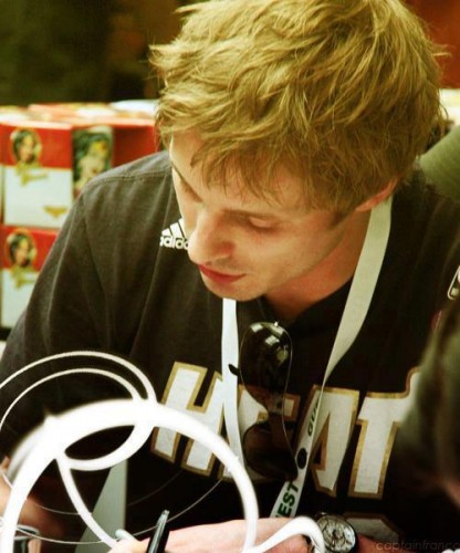 Bradley James Fotoğrafı