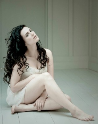 Katie McGrath Fotoğrafı