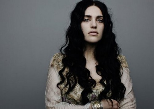 Katie McGrath Fotoğrafı