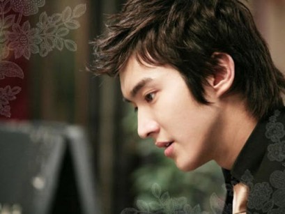 Choi Si-won Fotoğrafı