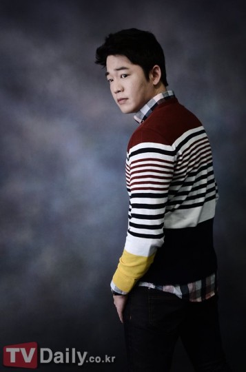 Moon Ji-yoon Fotoğrafı