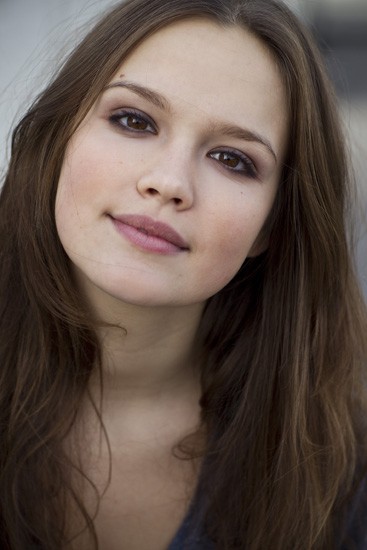 Emilia Schüle Fotoğrafı