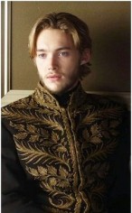 Toby Regbo Fotoğrafları 13