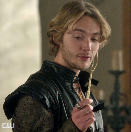 Toby Regbo Fotoğrafı