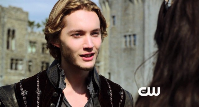 Toby Regbo Fotoğrafı