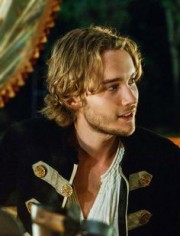 Toby Regbo Fotoğrafları 8