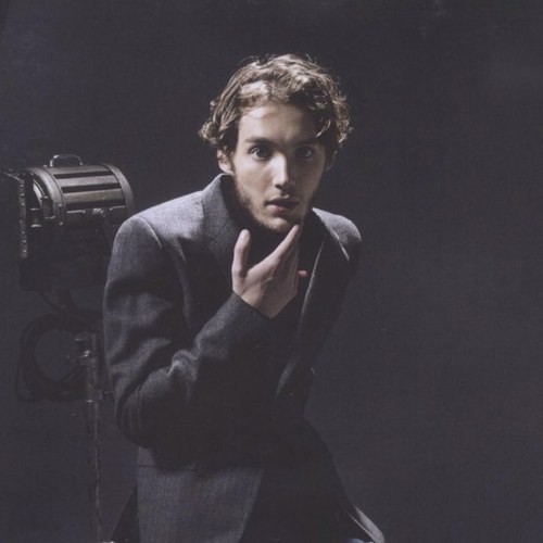 Toby Regbo Fotoğrafı