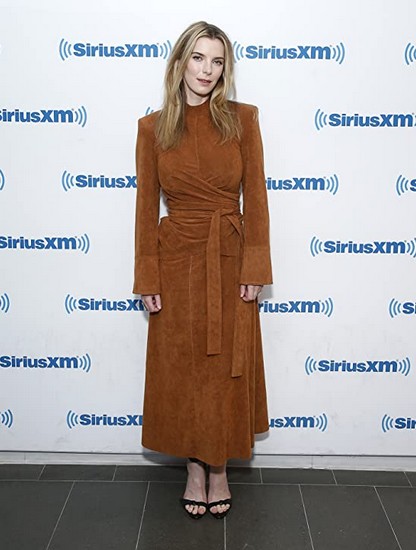 Betty Gilpin Fotoğrafı