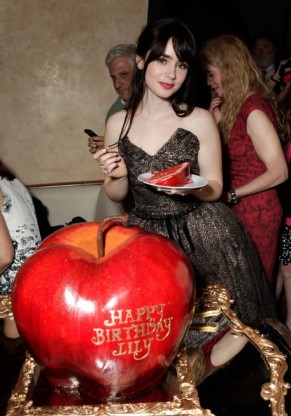 Lily Collins Fotoğrafı