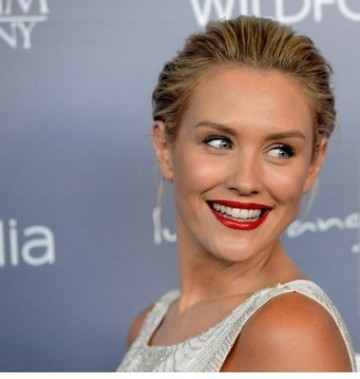 Nicky Whelan Fotoğrafı