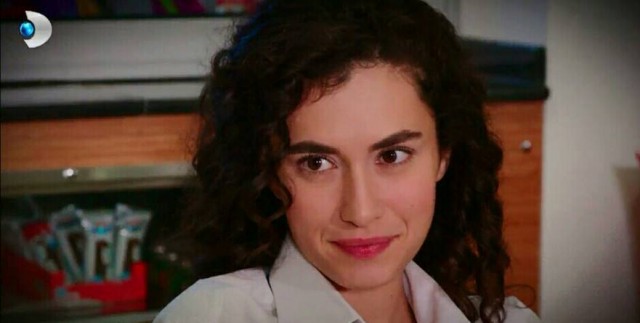 Hande Doğandemir Fotoğrafı