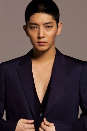 Lee Jun-ki Fotoğrafı