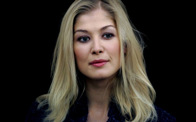 Rosamund Pike Fotoğrafları 110