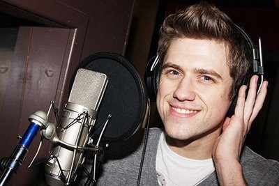 Aaron Tveit Fotoğrafı