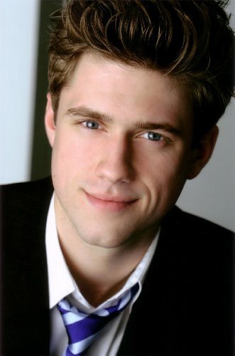 Aaron Tveit Fotoğrafları 4