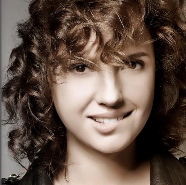 Ayşe Özyılmazel Fotoğrafı