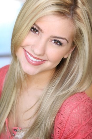 Chelsea Kane Fotoğrafları 14