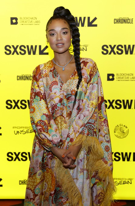 Aisha Dee Fotoğrafı