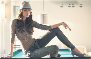 Emina Türkcan Sandal Fotoğrafı