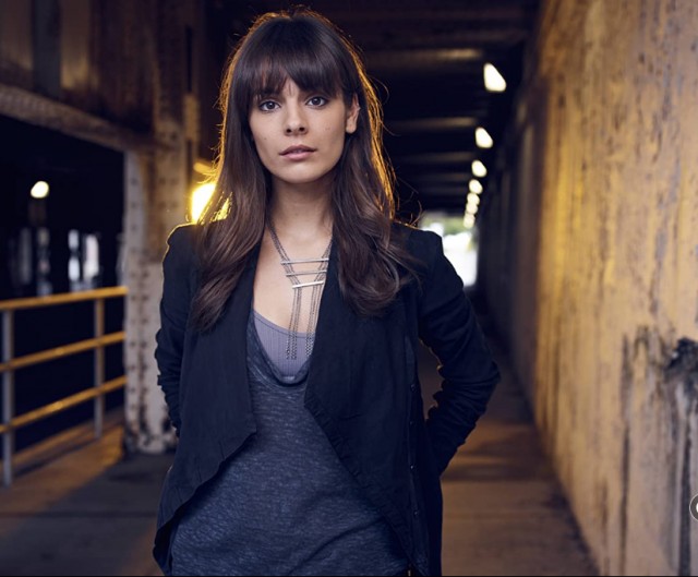 Caitlin Stasey Fotoğrafı