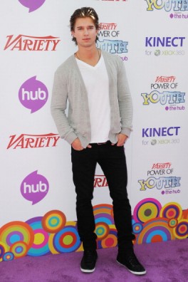 Drew Van Acker Fotoğrafı