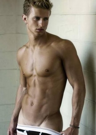 Drew Van Acker Fotoğrafı