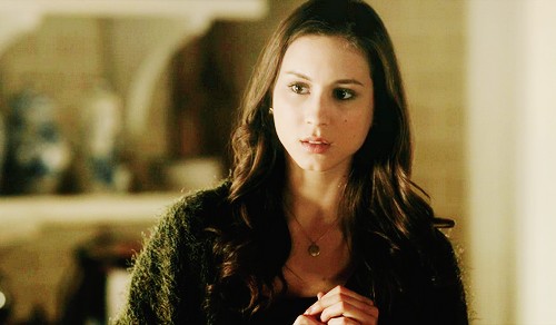 Troian Bellisario Fotoğrafı