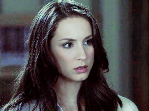 Troian Bellisario Fotoğrafı